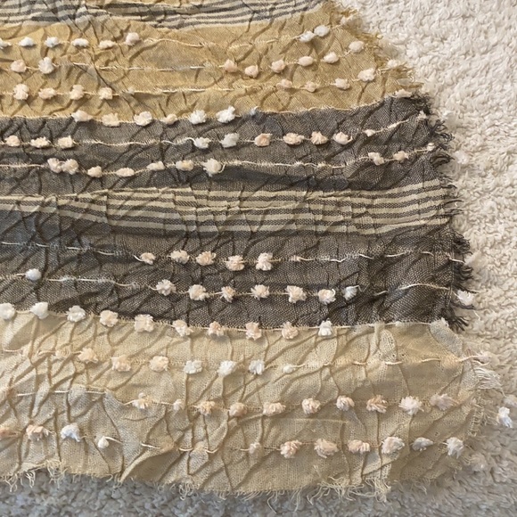 Pretty poncho - Picture 2 of 3